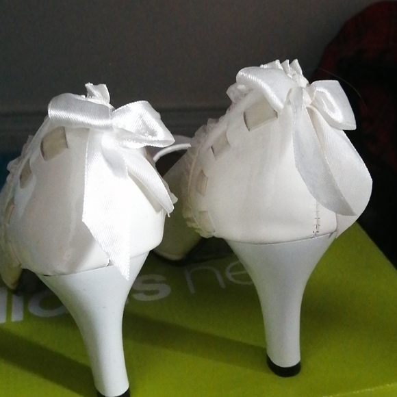 White lace high heels👠 - Picture 3 of 4